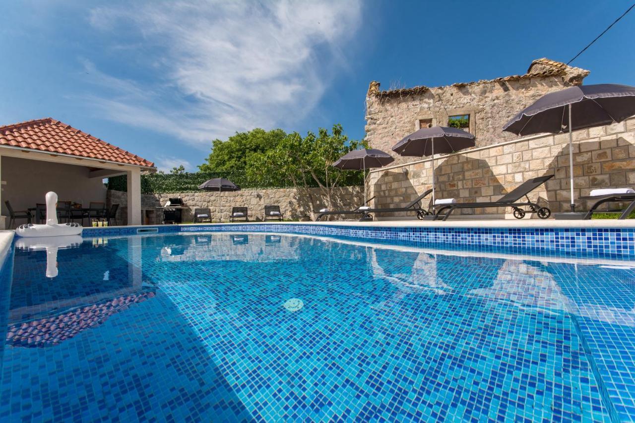 Martinovic Apartment *